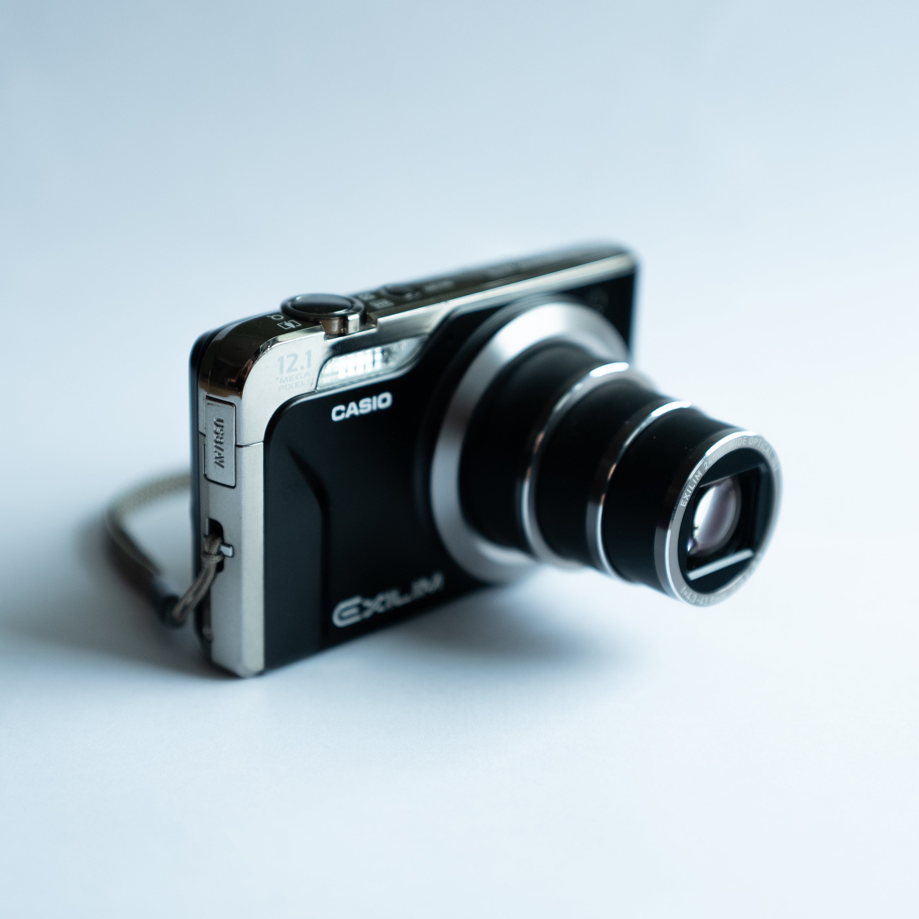 Casio Exilim EX-H10 İncelemesi: 10x Süper Zoom, Uzun Pil Ömrü ve CCD Güç