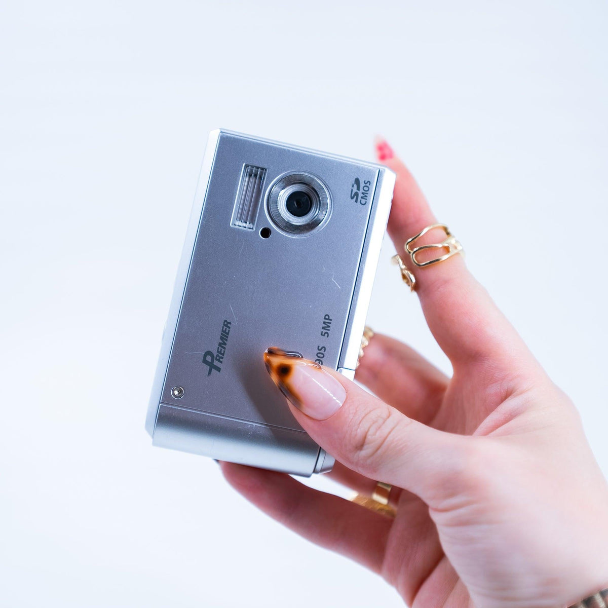 Premier DS5090S İncelemesi: 5MP, Sade Tasarım ve Y2K Kompakt Fotoğrafçılığı