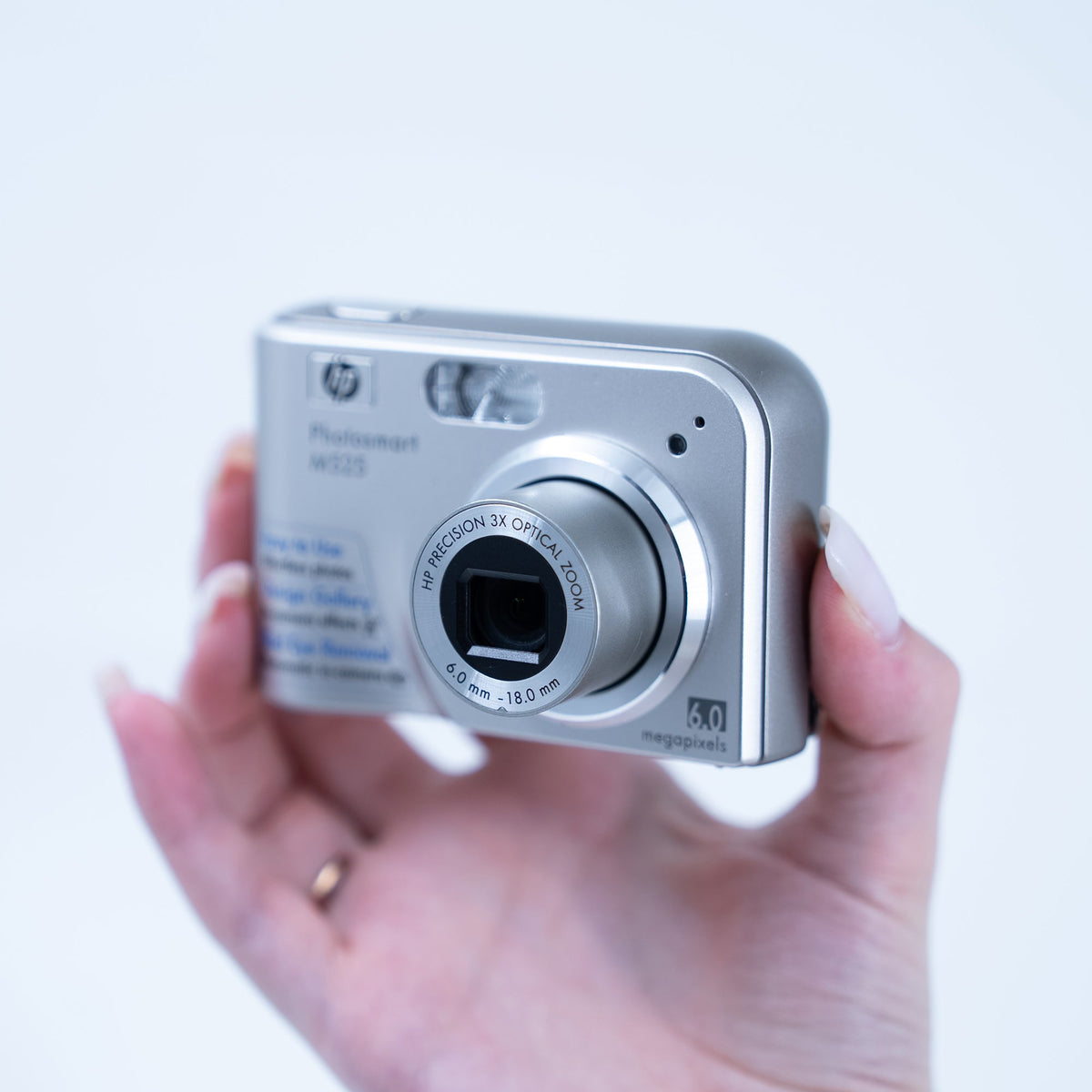 HP Photosmart M525 İncelemesi: AA Pilli, Sade ve Güvenilir Y2K Kompakt