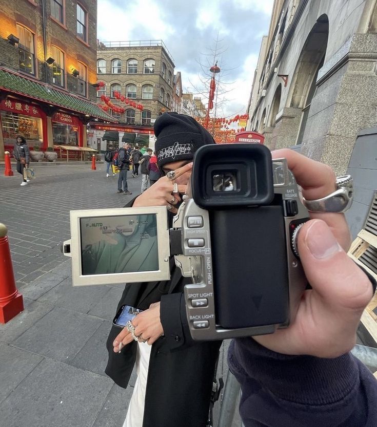 Retro Kamera ile YouTube ve Vlog Çekmek: Hangi Modeli Seçmeli?