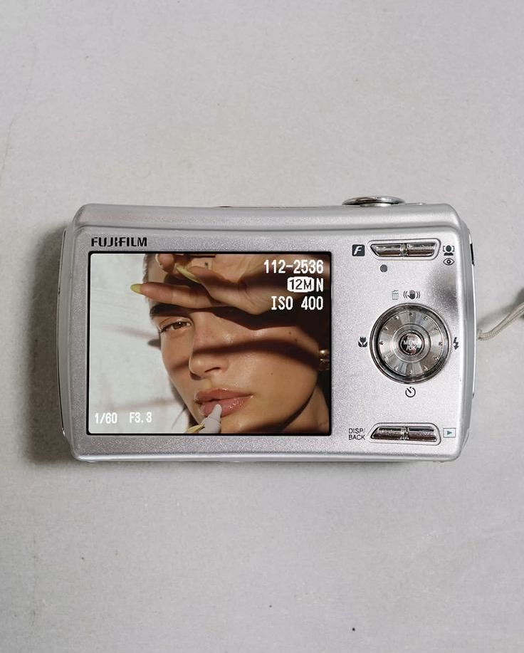 Retro camera for couple: A souvenir camera to immortalize memories…