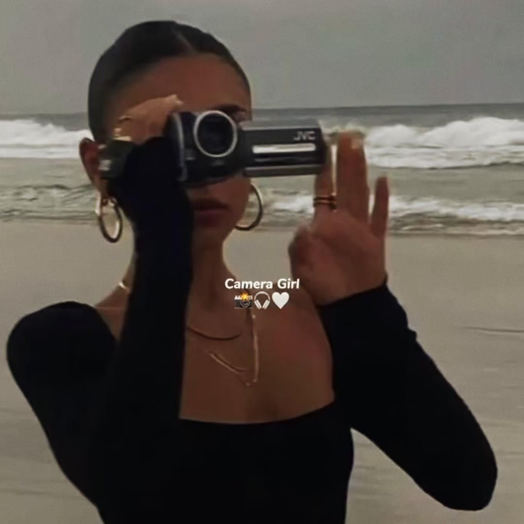 Digital Camera vs Phone: Does It Make Sense to Buy a Camera in 2025?