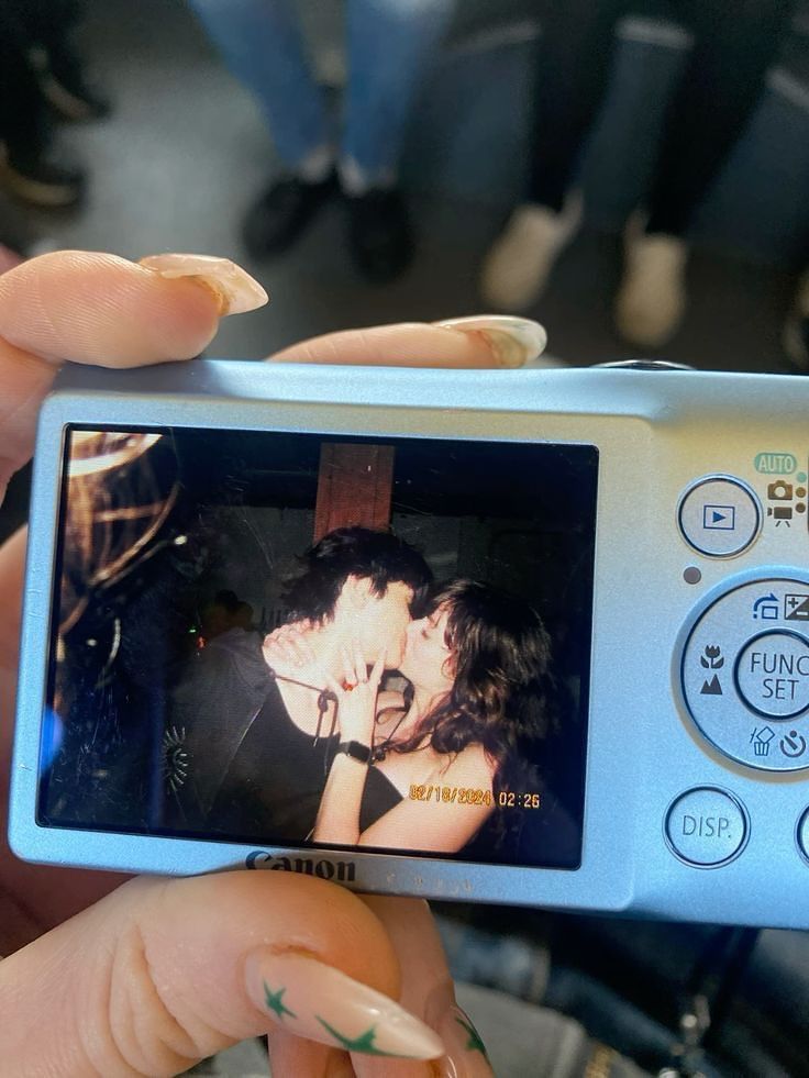 Retro Kamera Rehberi 2026: Y2K Estetiği ve Fotoğrafçılık — Y2K Estetik