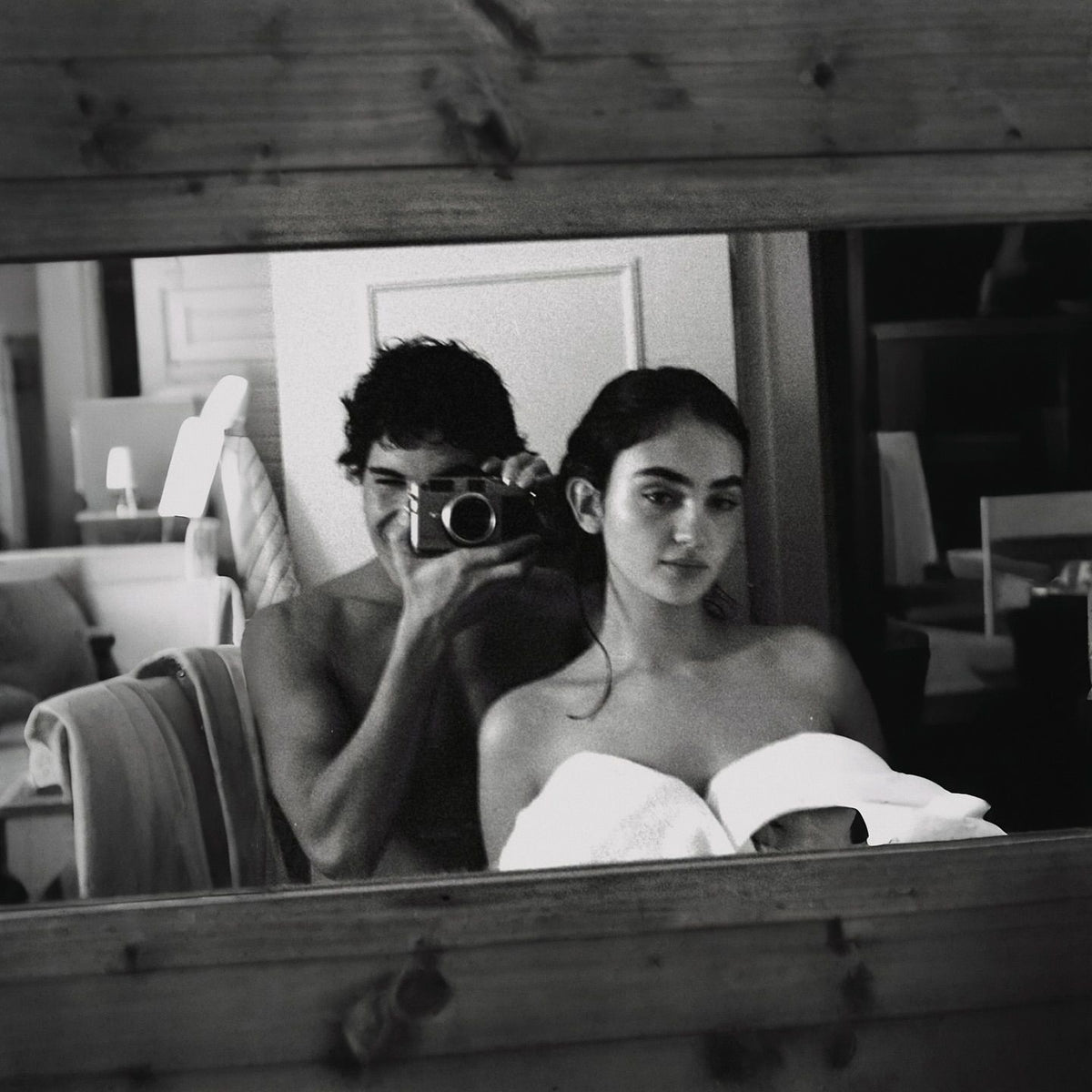 Y2K Digital Photography: 5 Golden Rules for Choosing a Retro Camera
