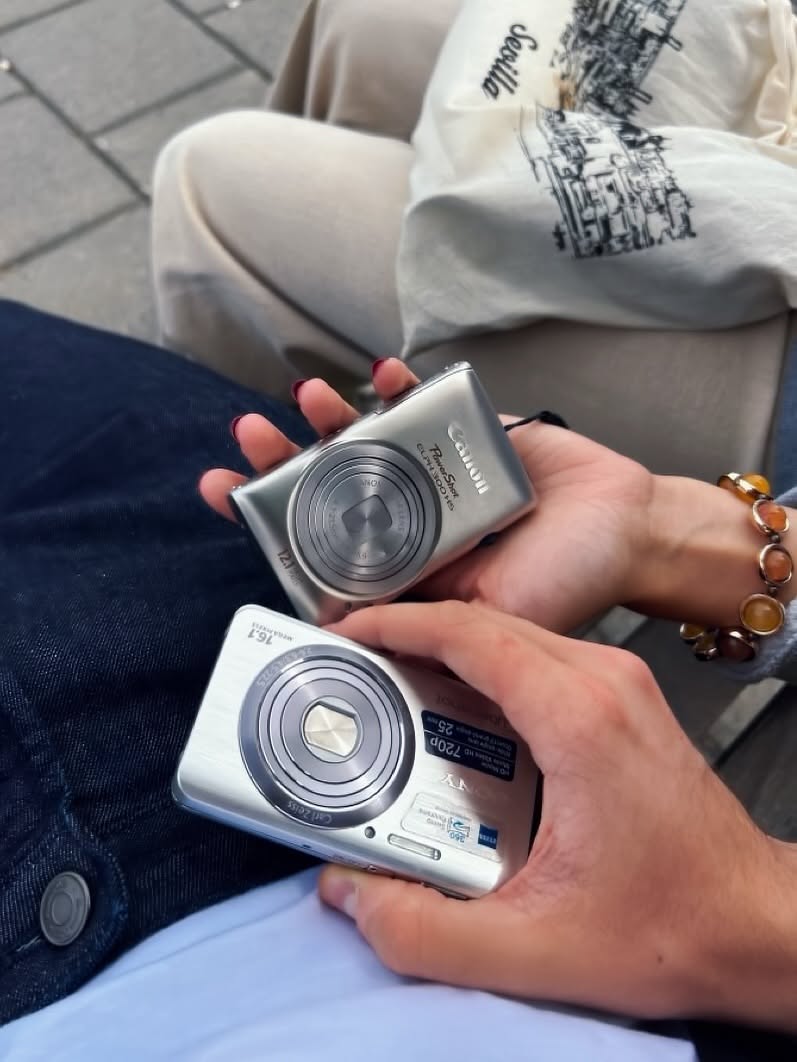 Y2K Fotoğrafçılığı Nasıl Yapılır: 5 Altın Kural ve Retro Kamera Seçe…