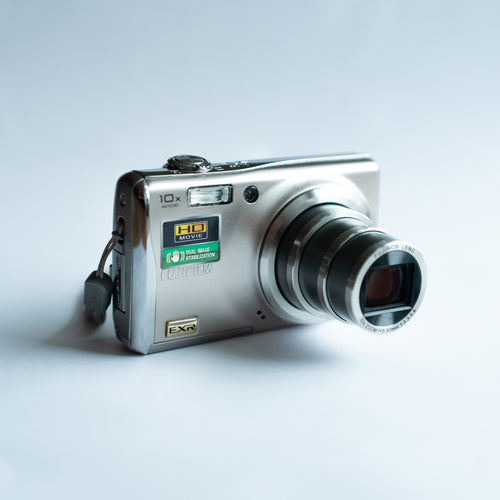 Fujifilm FinePix F80 | Retro Dijital Kamera | RetroCameraLand