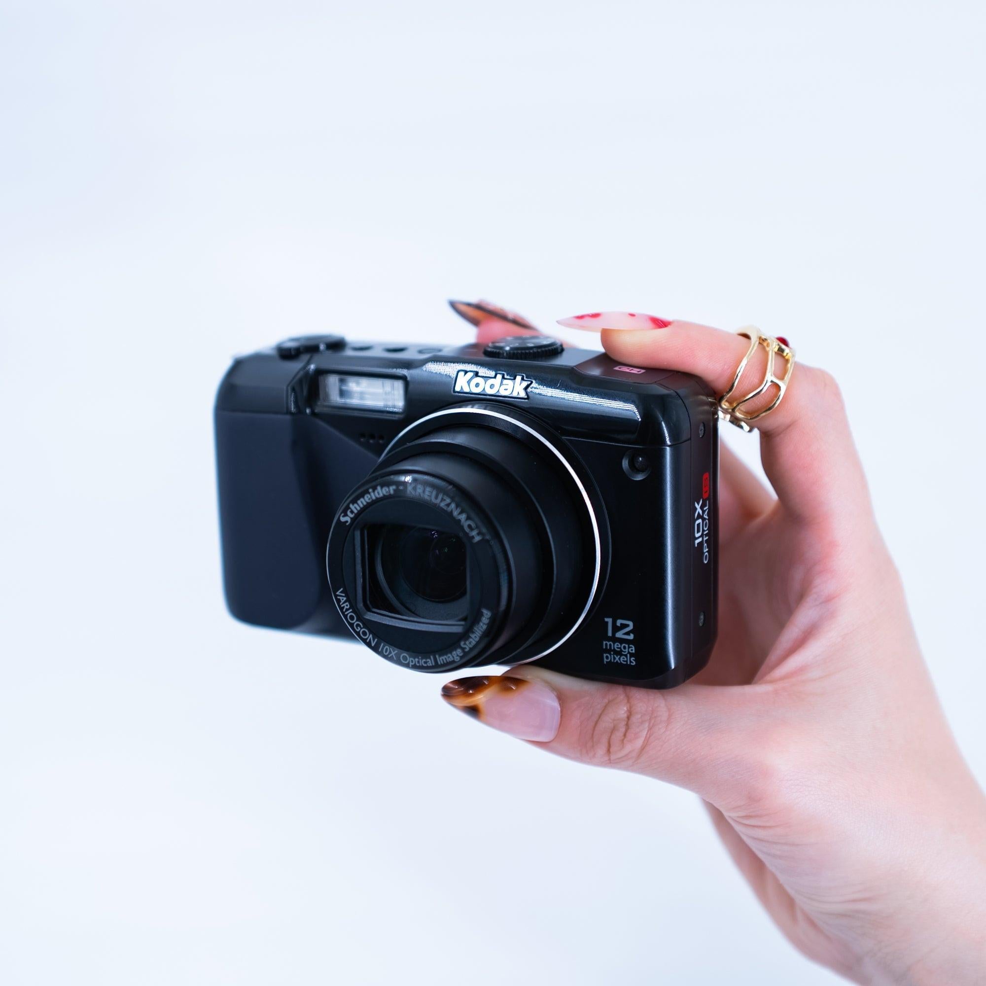 Kodak EasyShare Z950 yan görünüm | RetroCameraLand