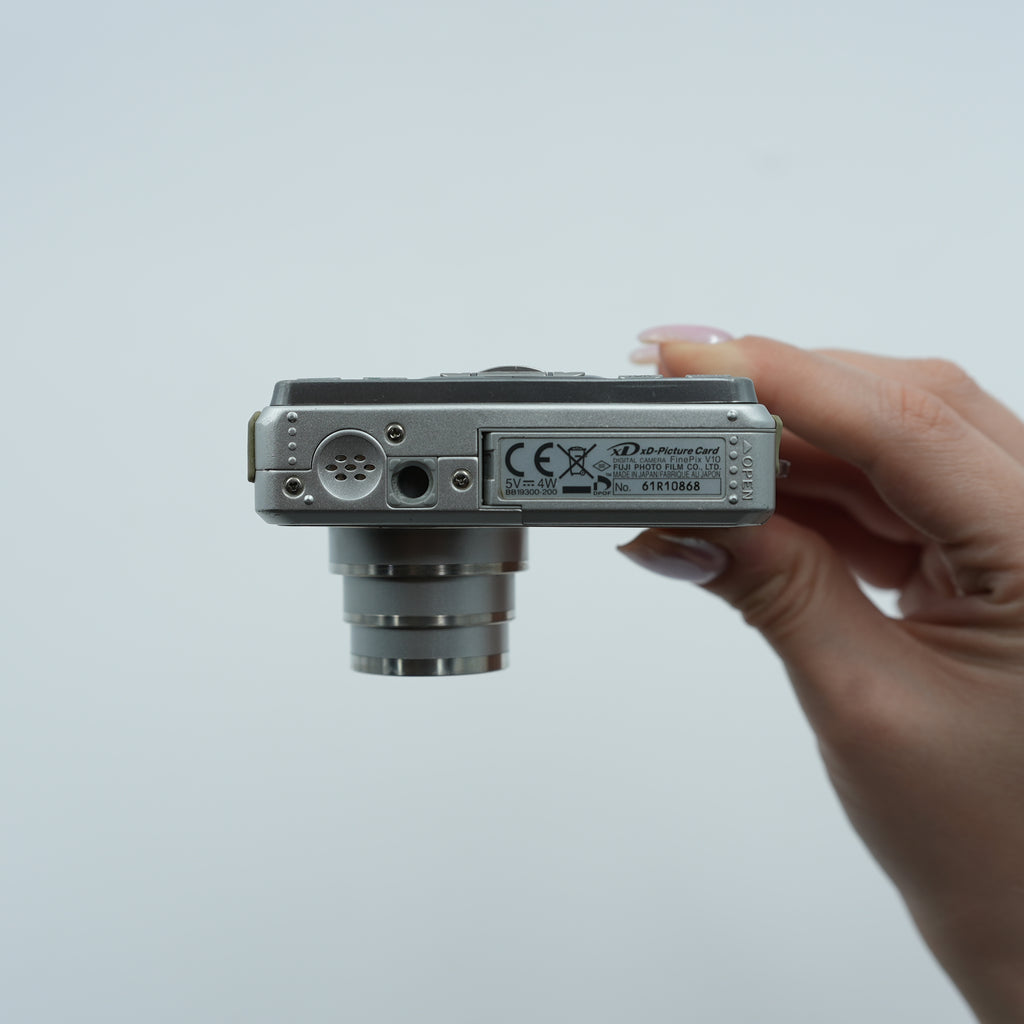 Fujifilm FinePix V10