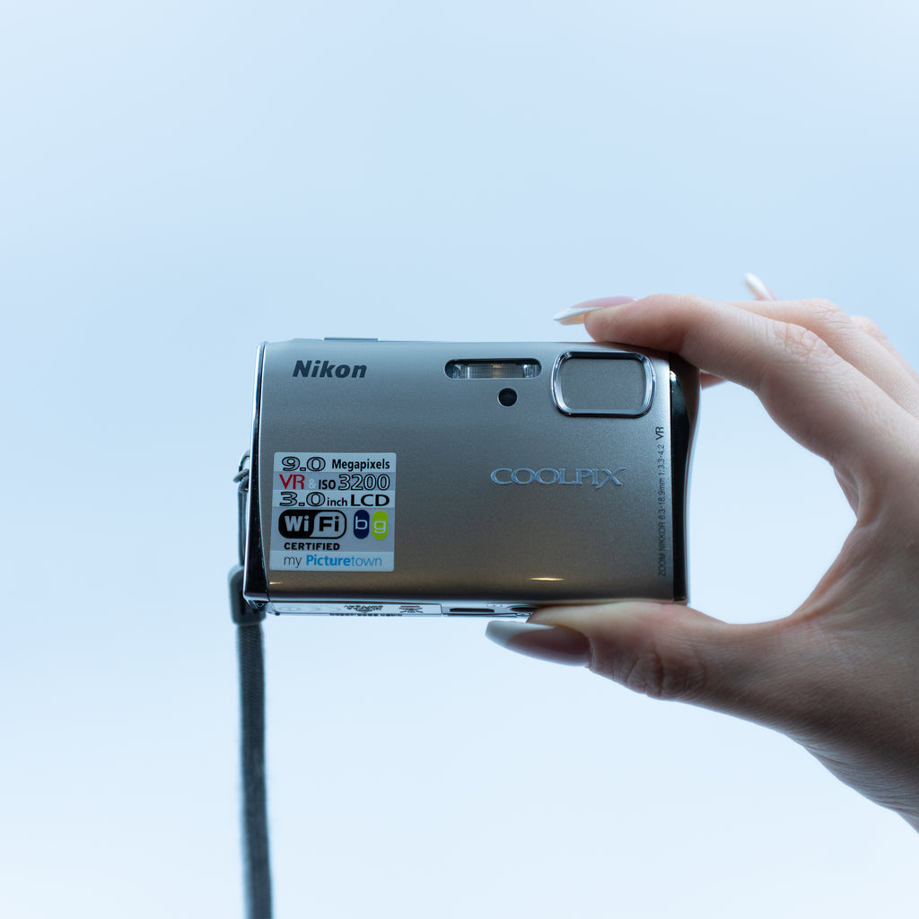 Nikon Coolpix S52c arka görünüm | RetroCameraLand
