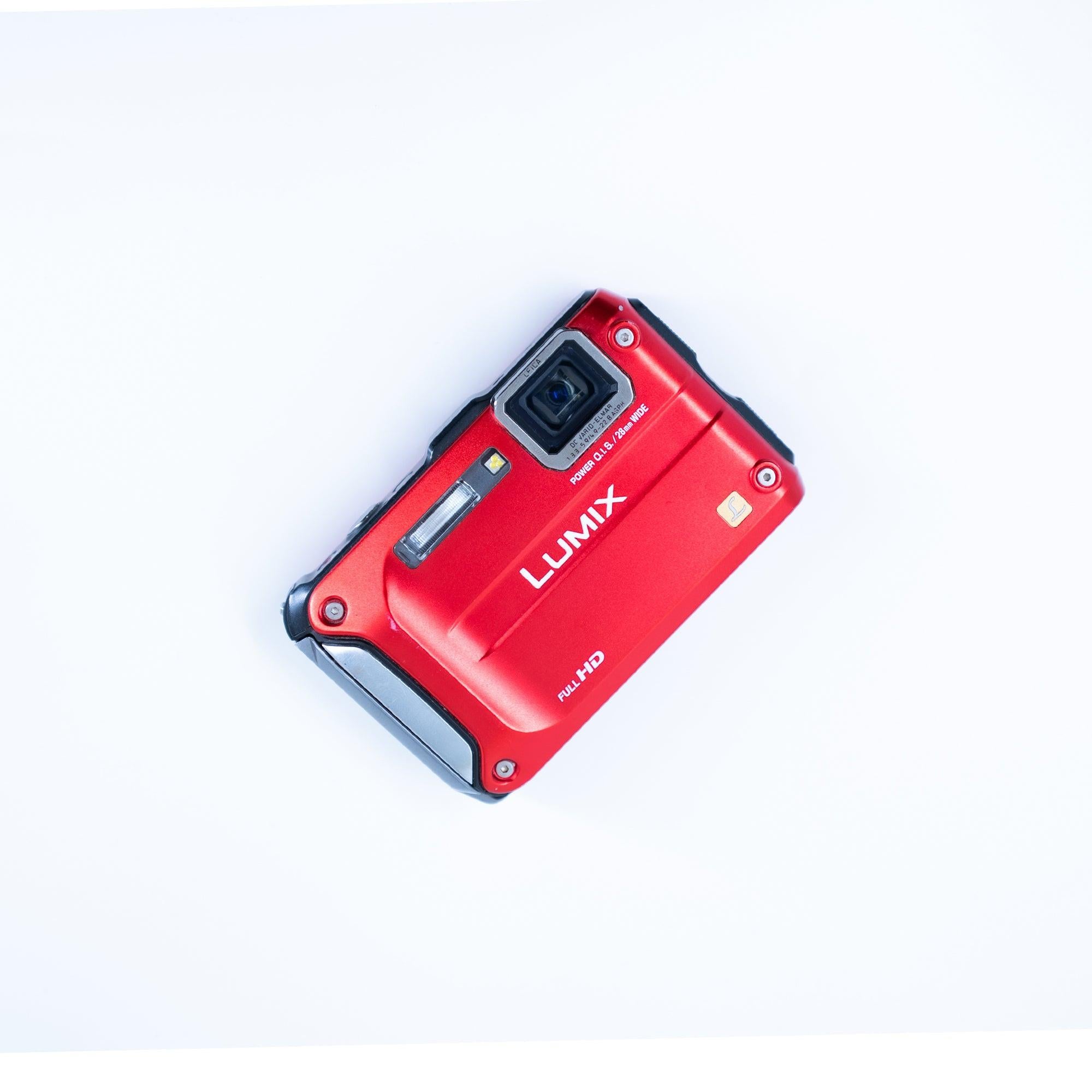 Lumix DMC-FT3 ''Waterproof'' lens detayı | RetroCameraLand