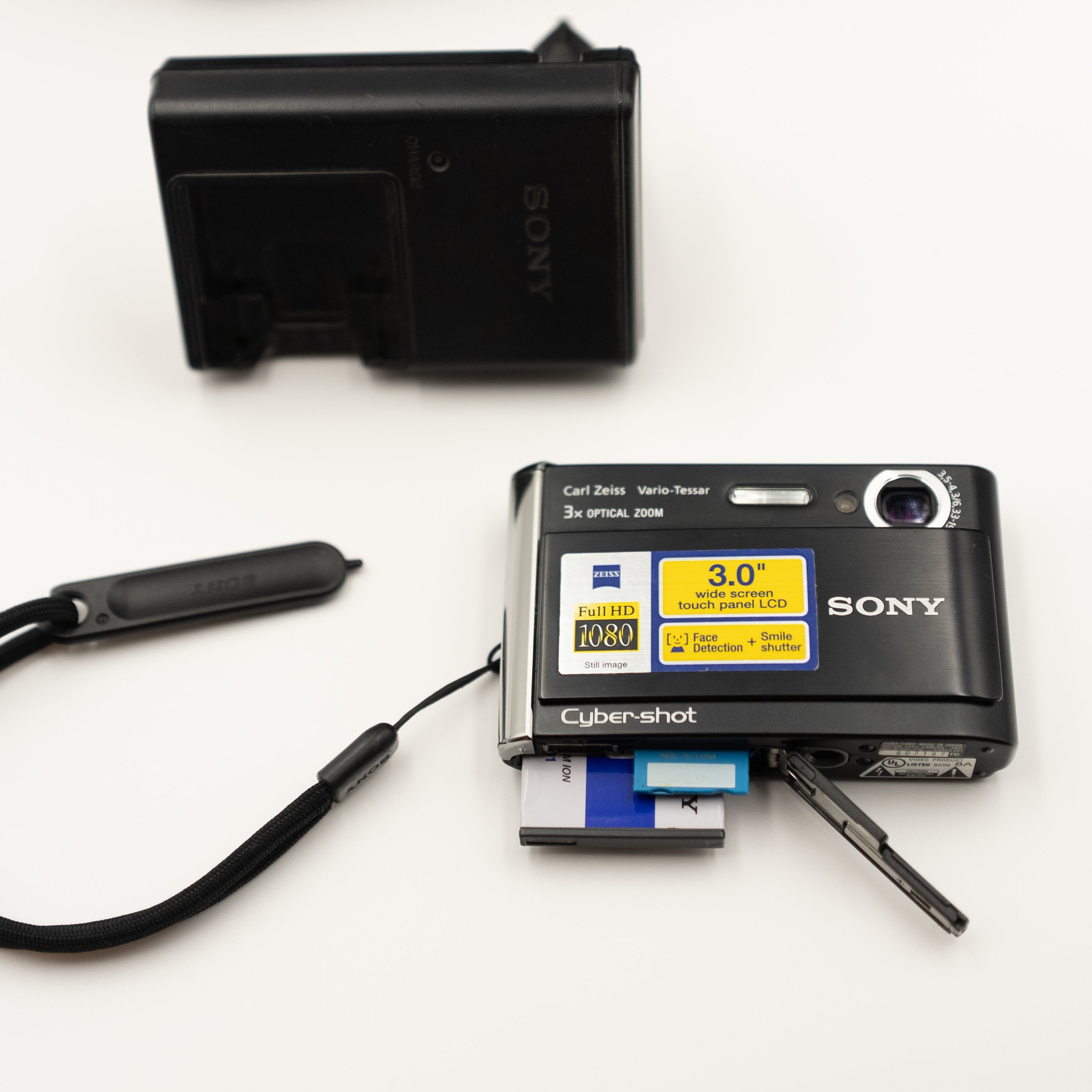Sony Cyber-shot DSC-T70 detay | RetroCameraLand