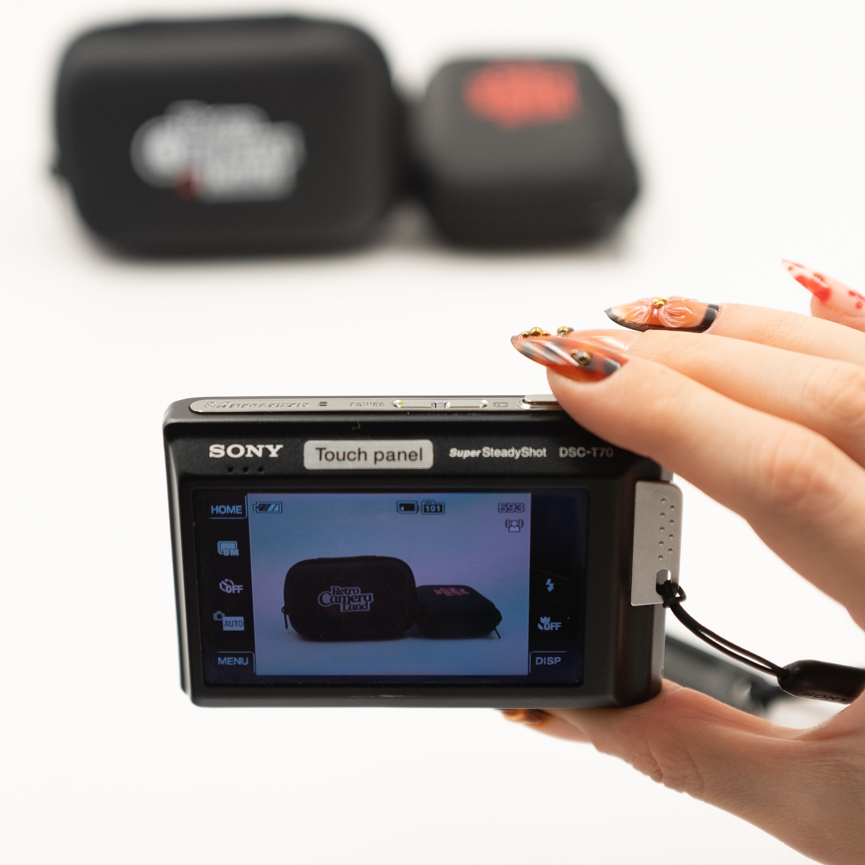 Sony Cyber-shot DSC-T70 arka görünüm | RetroCameraLand