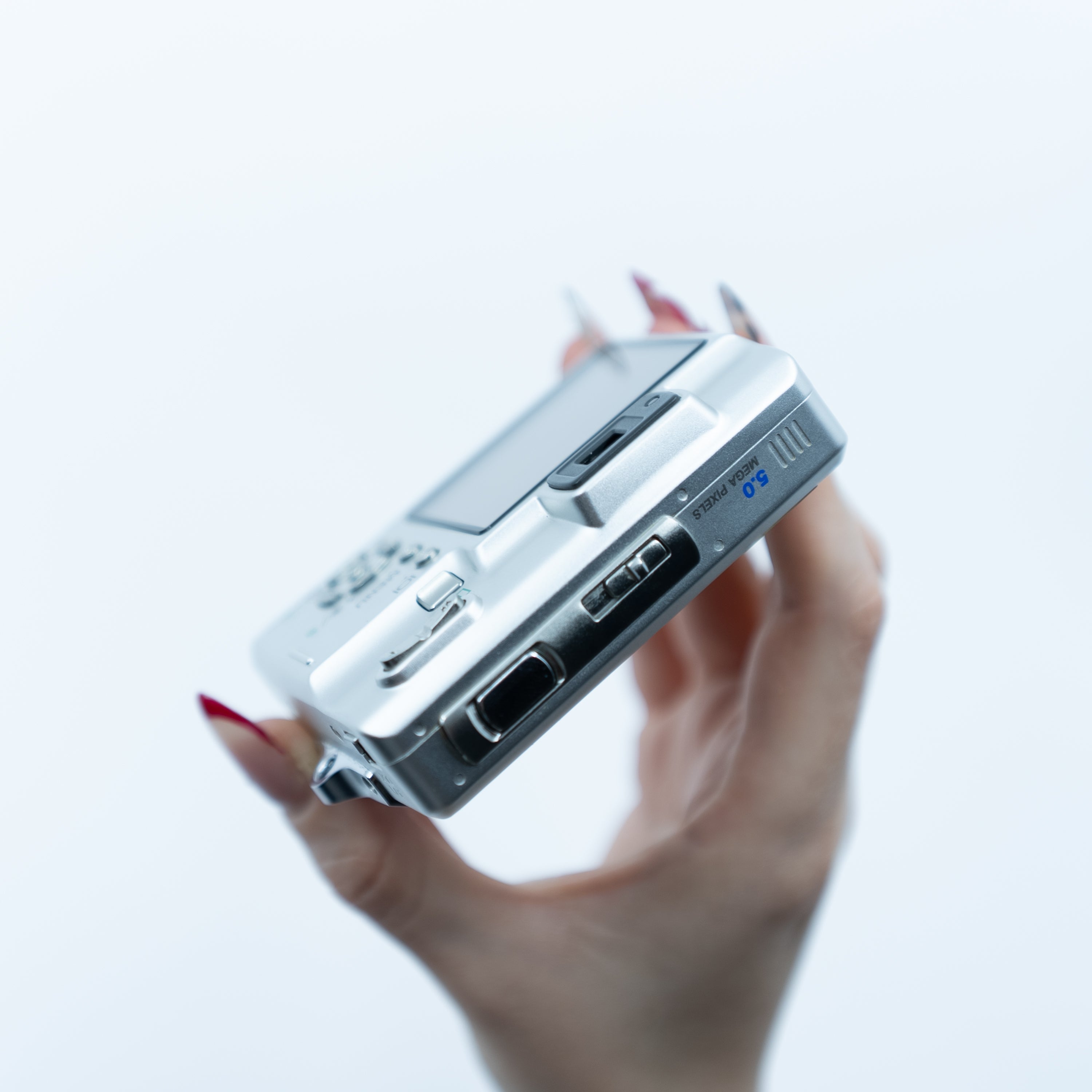 Konica Minolta DiMAGE X50 – Retro Camera Land