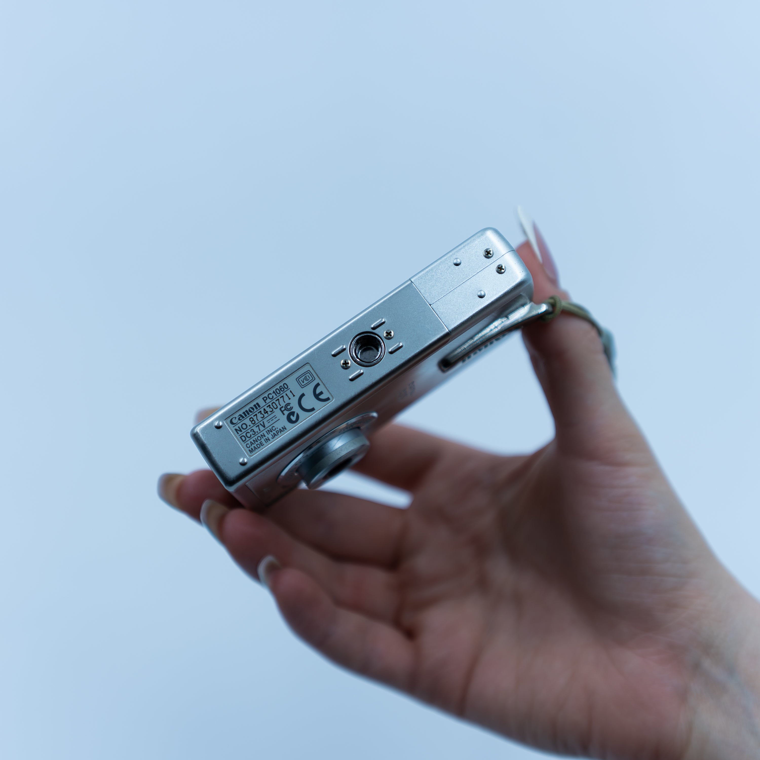 Canon IXUS i arka görünüm | RetroCameraLand