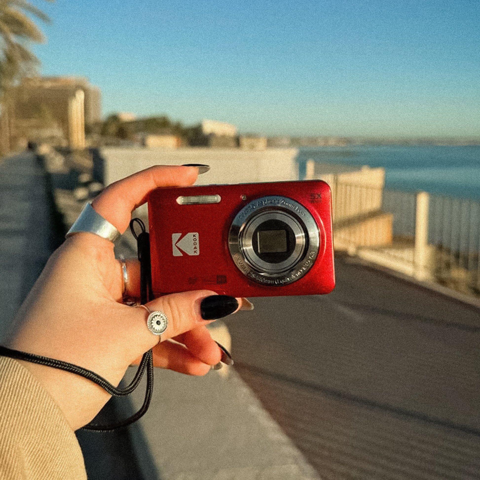 Kodak Pixpro FZ55 Dijital Fotoğraf Makinesi (Kırmızı)