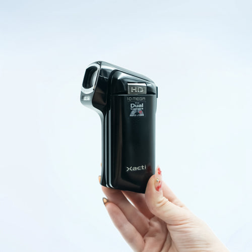 Sanyo Xacti CG-10 | Retro Dijital Kamera | RetroCameraLand
