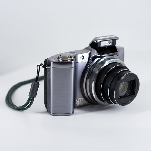 Olympus SZ-14 ön görünüm | RetroCameraLand