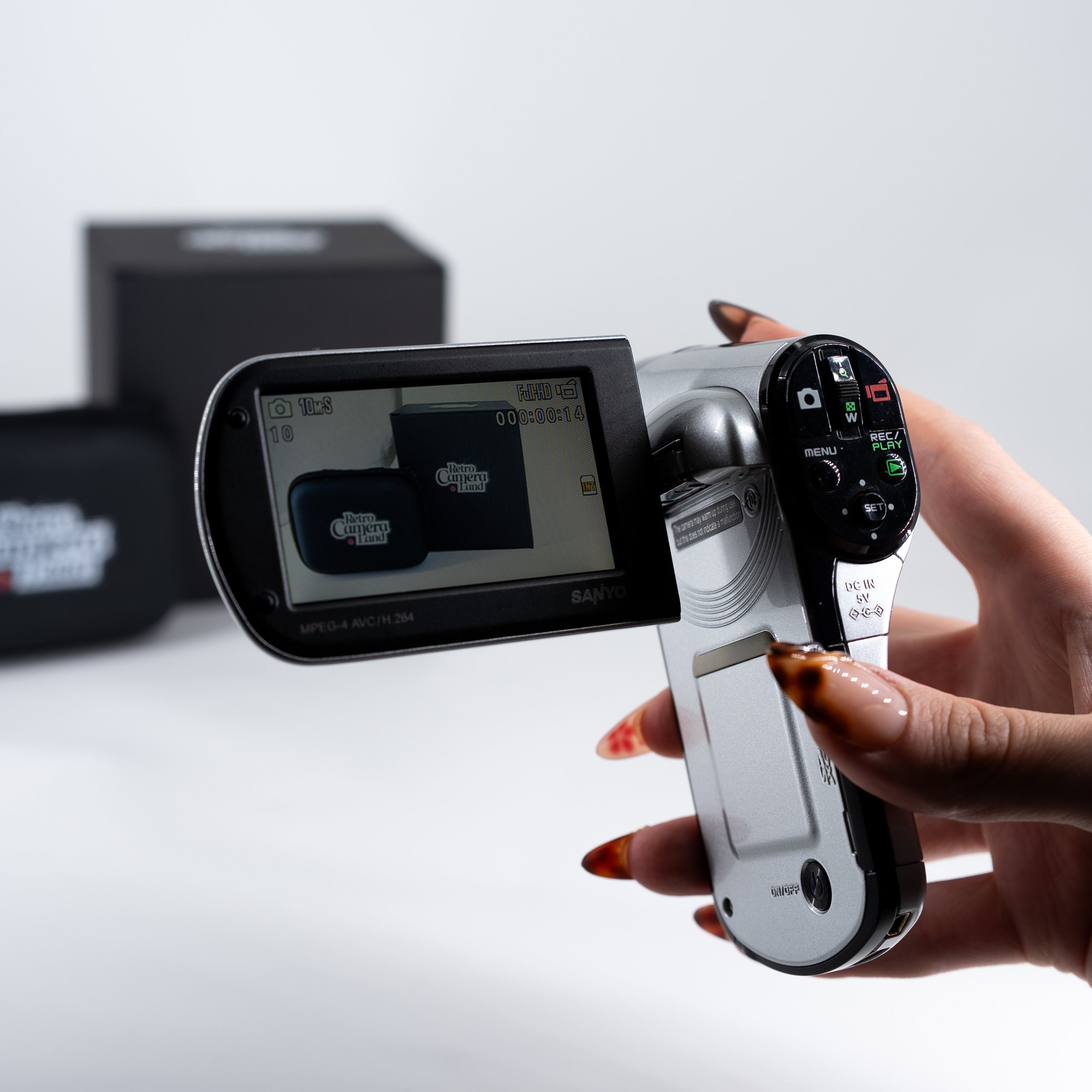 Sanyo Xacti CG20 lens detayı | RetroCameraLand