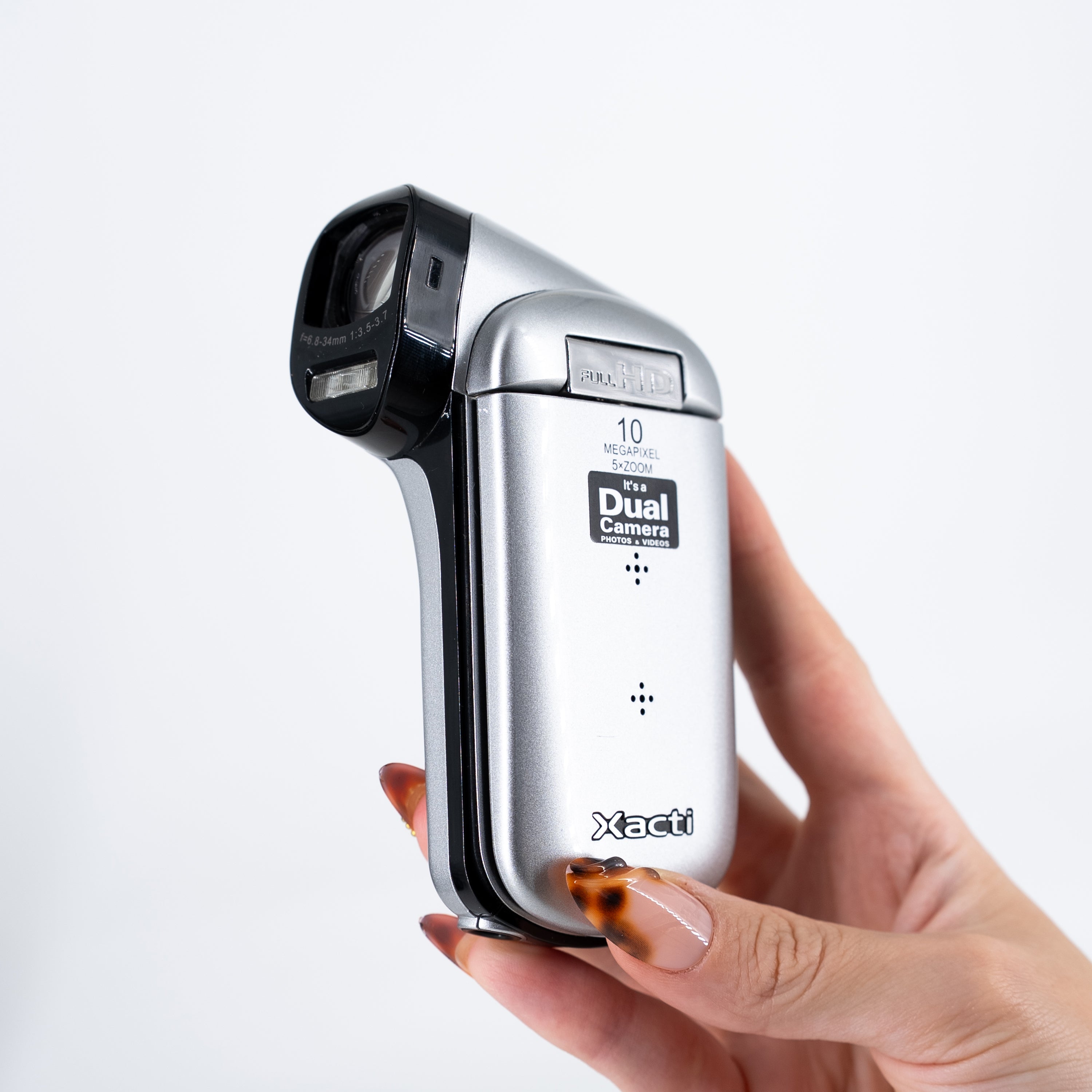 Sanyo Xacti CG20 yan görünüm | RetroCameraLand