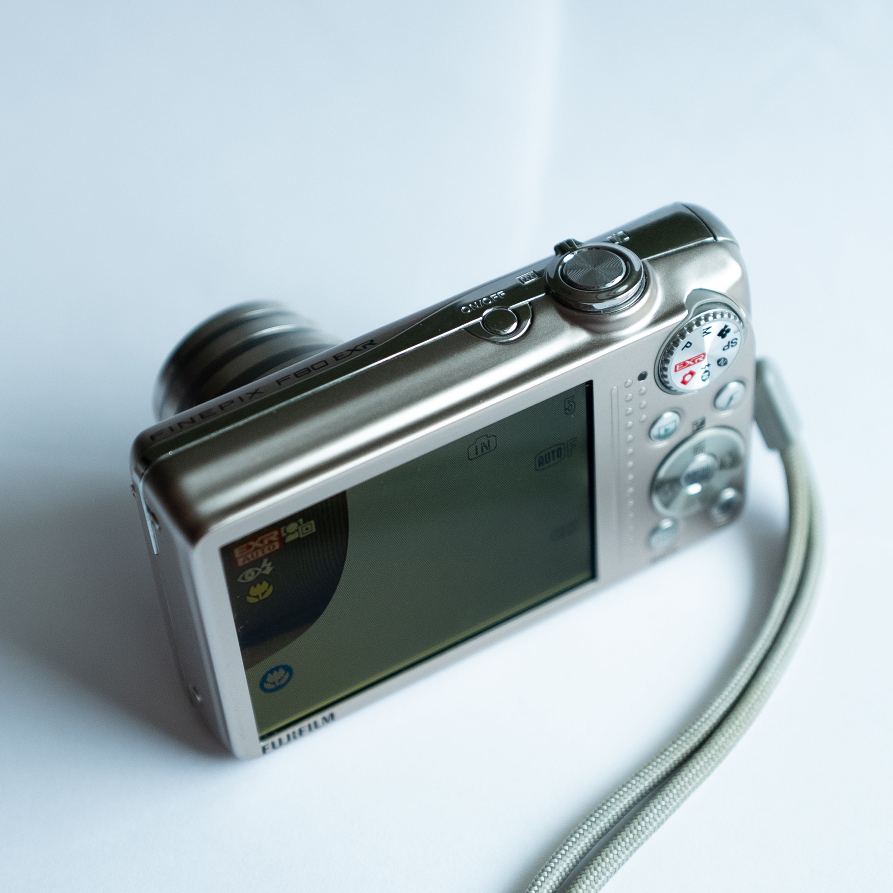 Fujifilm FinePix F80 Retro Dijital Fotoğraf Makinesi – Retro