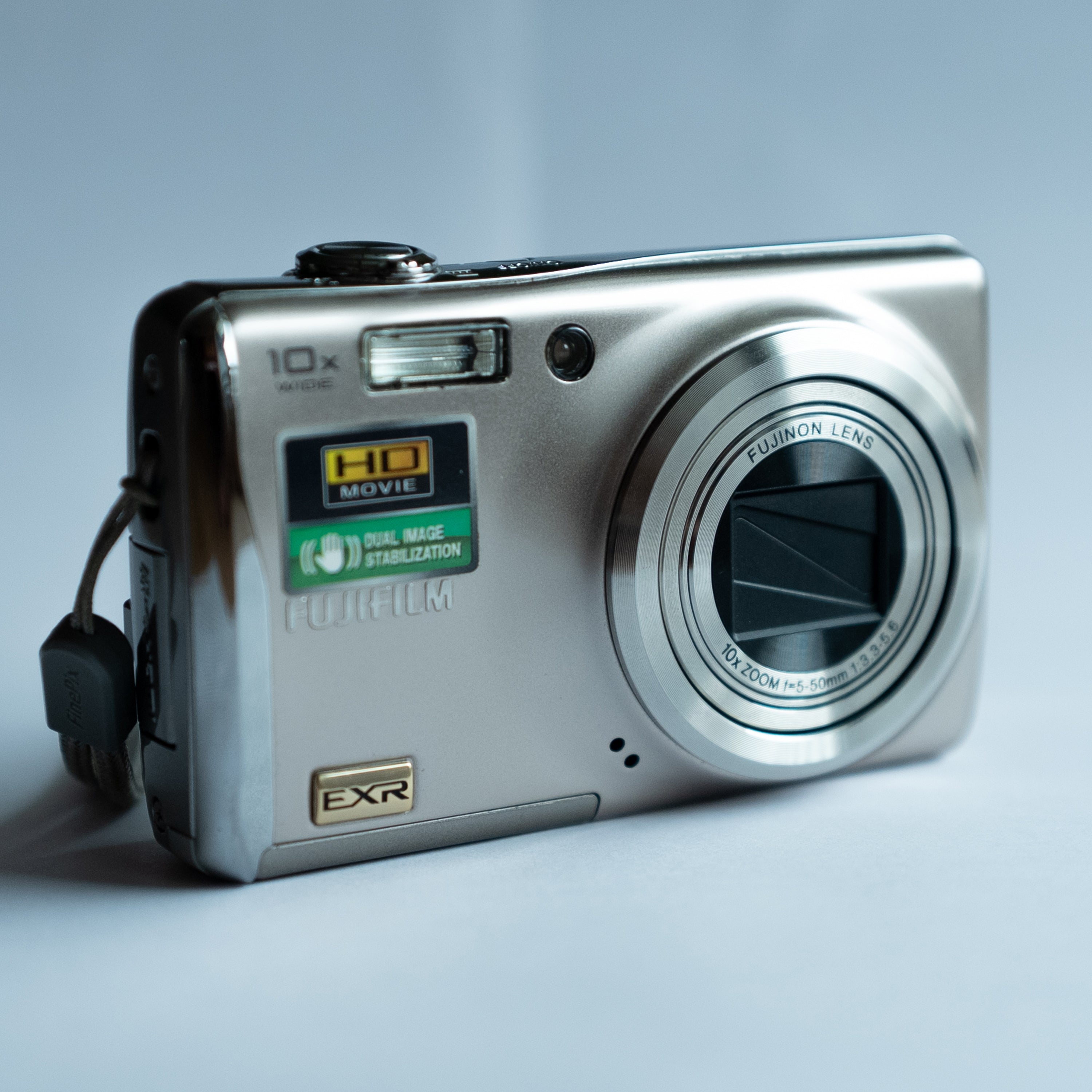 Fujifilm FinePix F80 Retro Dijital Fotoğraf Makinesi – Retro