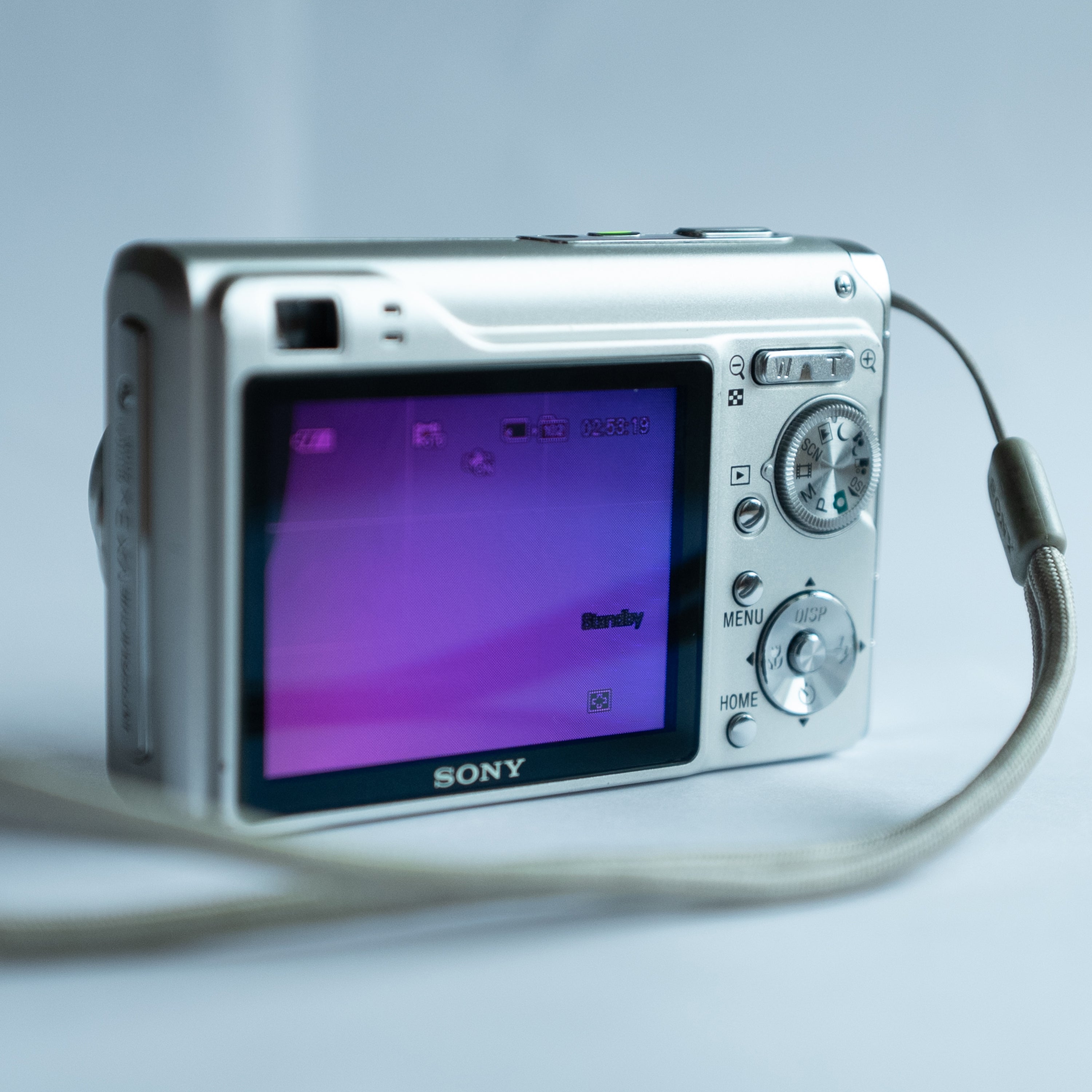 Sony Cybershot DSC-W200 ön görünüm | RetroCameraLand