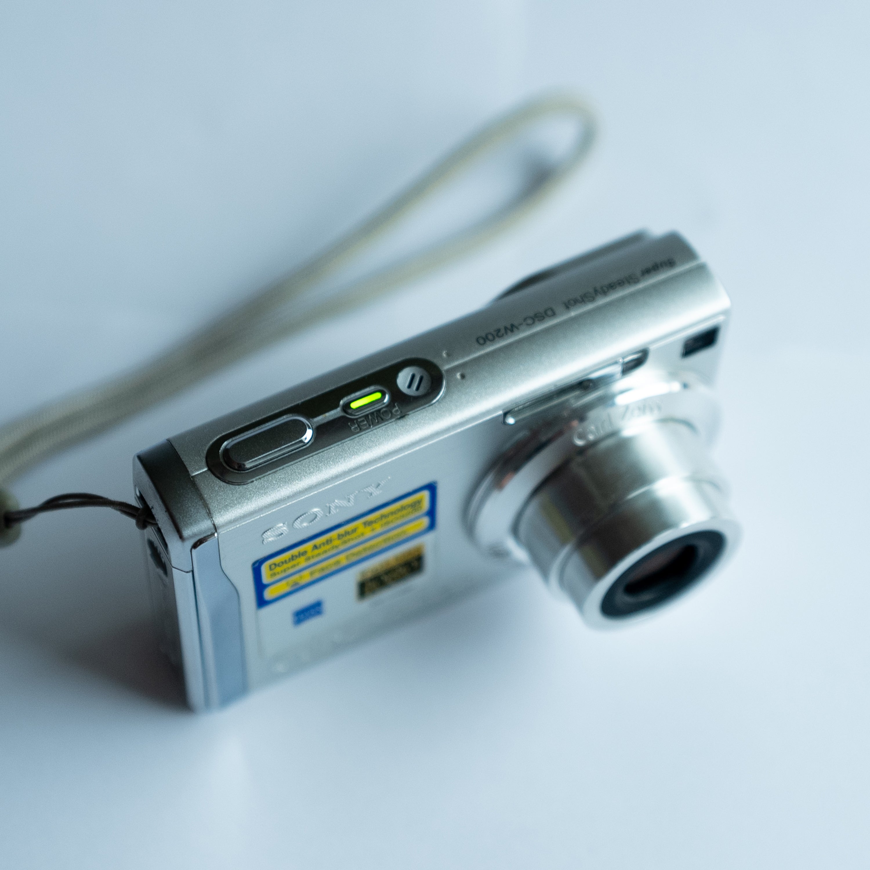 Sony Cybershot DSC-W200 arka görünüm | RetroCameraLand