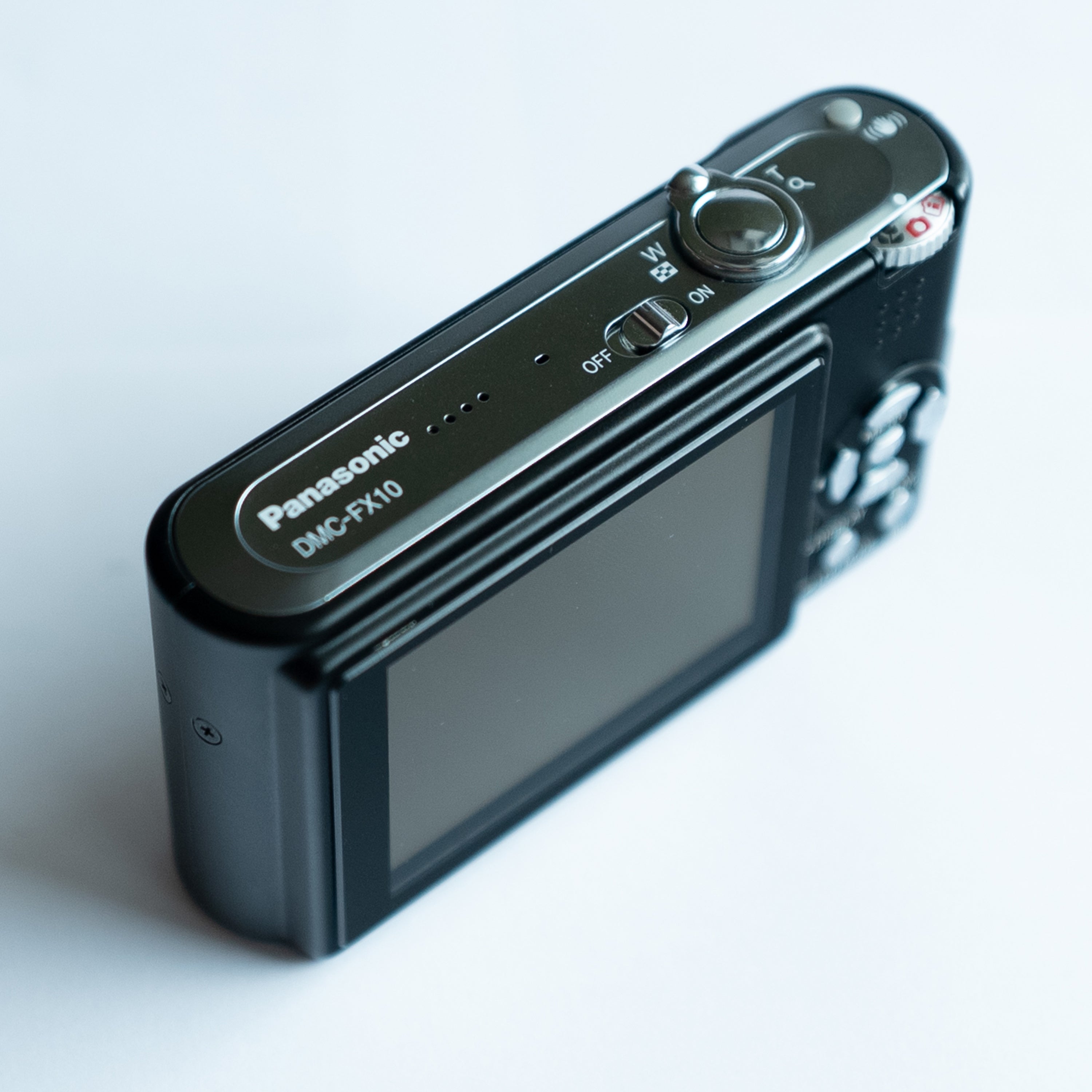 Panasonic Lumix DMC FX10 üst görünüm | RetroCameraLand