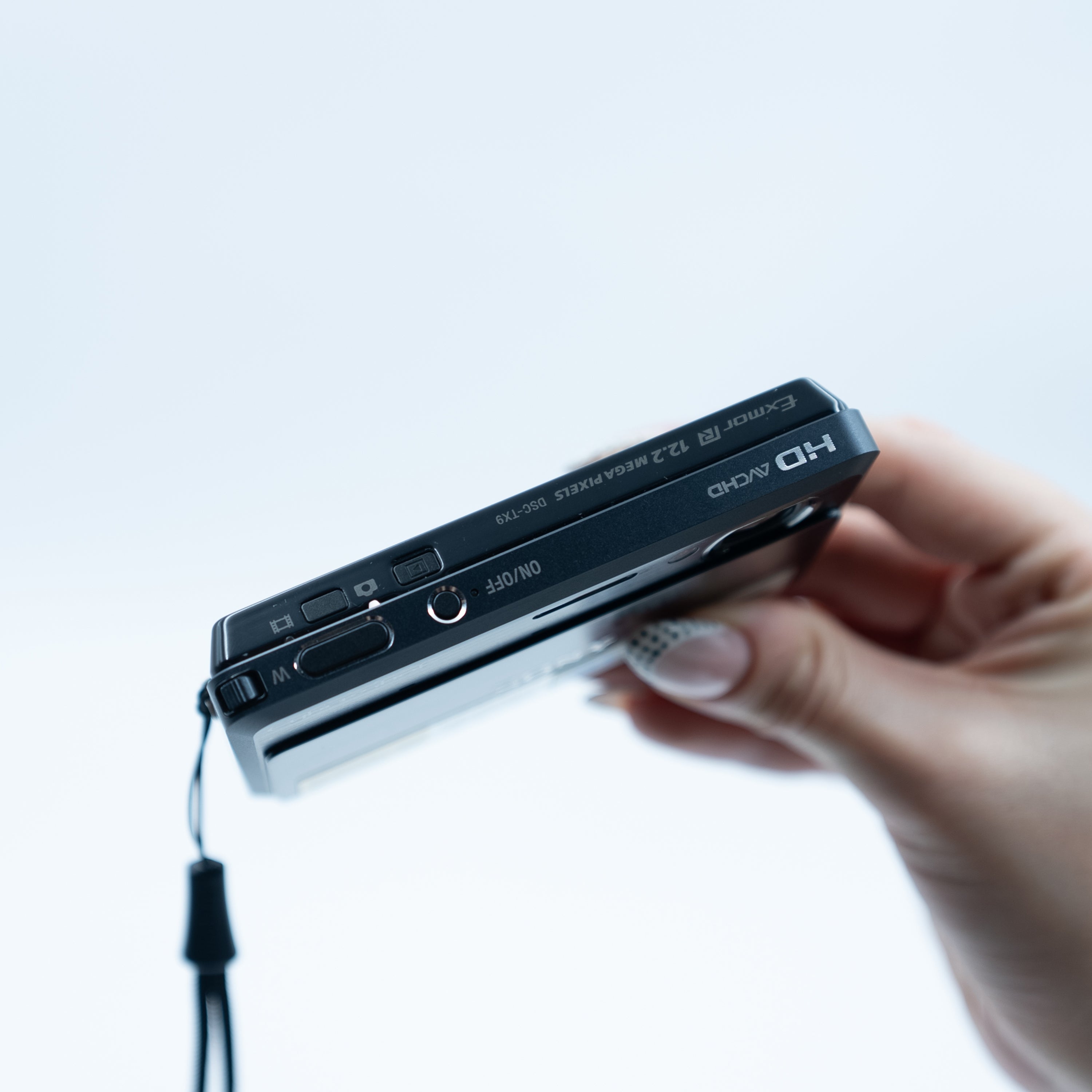 Sony Cyber-shot DSC-TX9 detay | RetroCameraLand