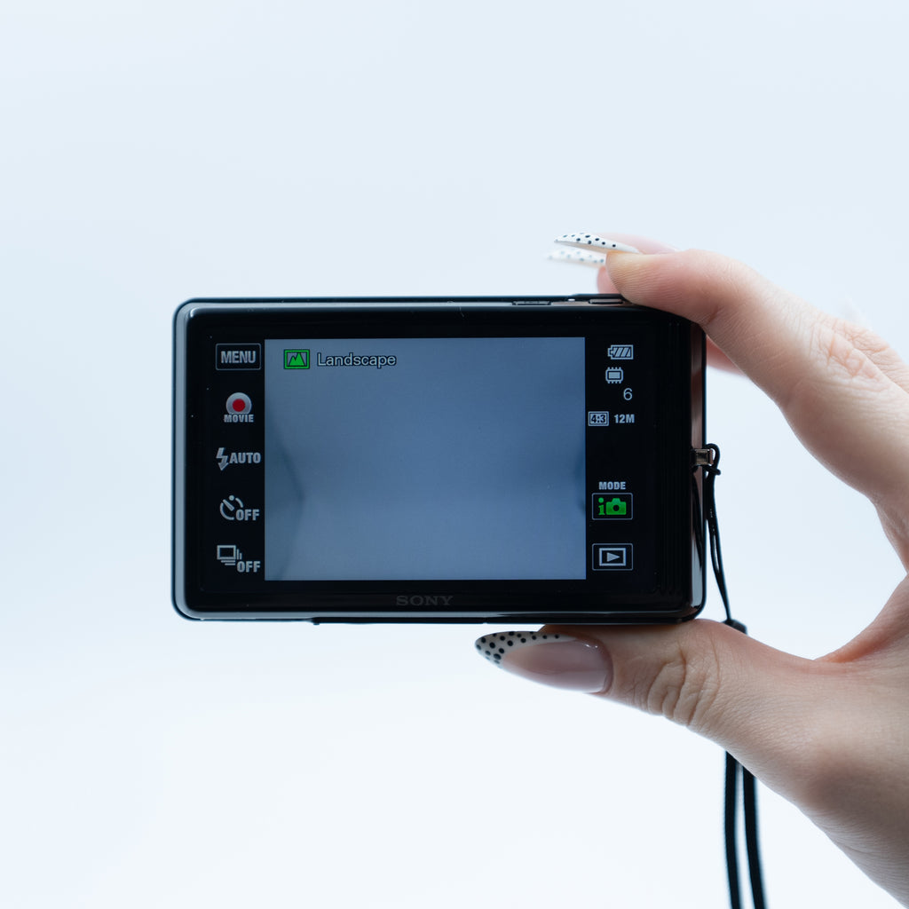 Sony Cyber-shot DSC-TX9 arka görünüm | RetroCameraLand