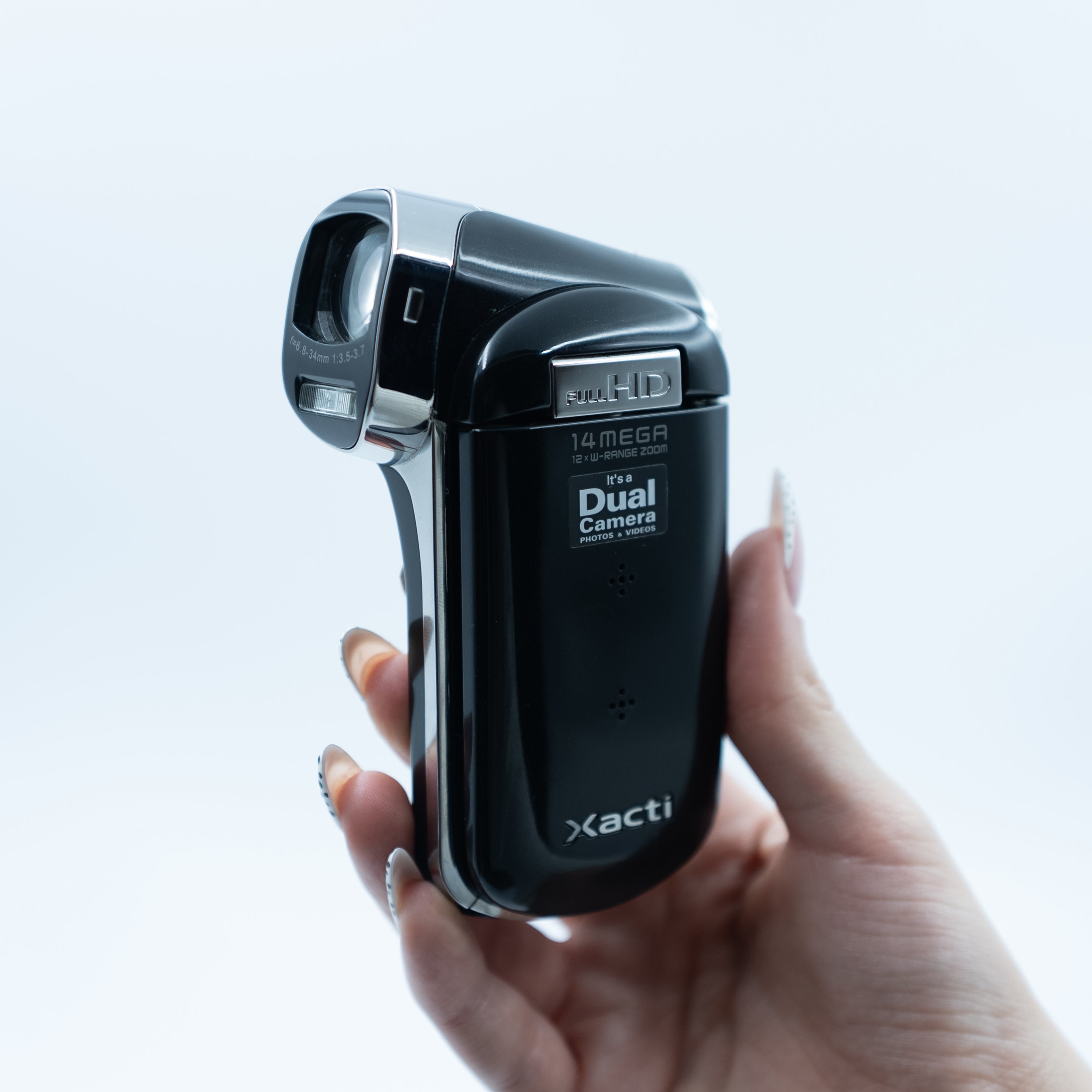 Sanyo Xacti CG100 EX arka görünüm | RetroCameraLand