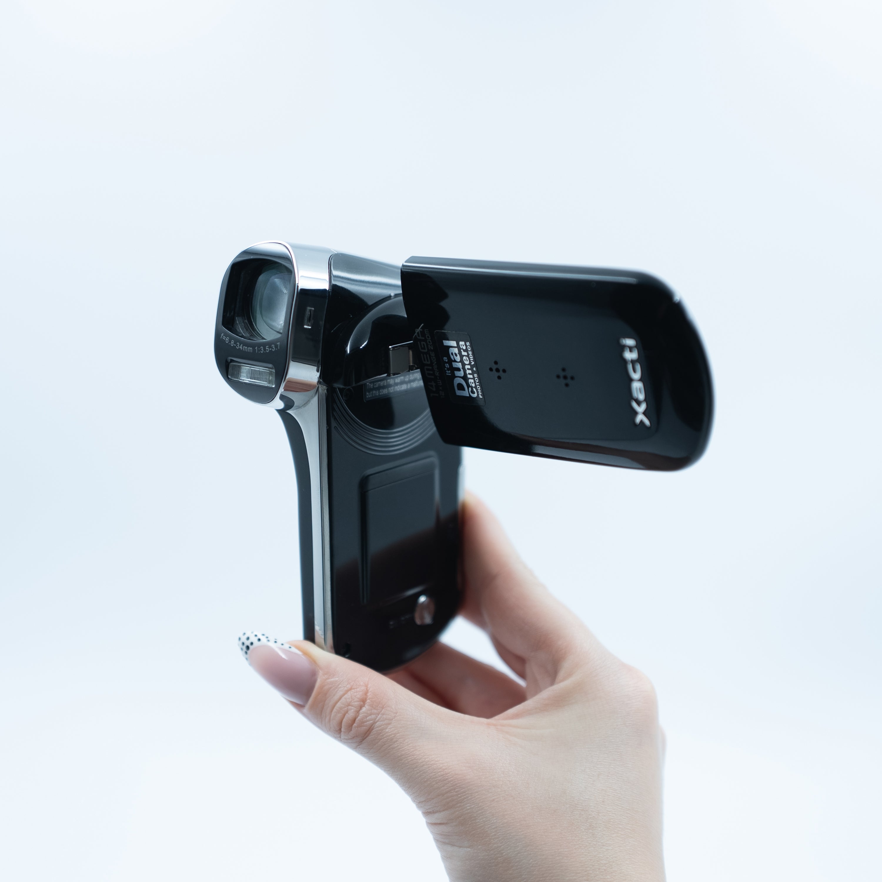 Sanyo Xacti CG100 EX | Retro Dijital Kamera | RetroCameraLand
