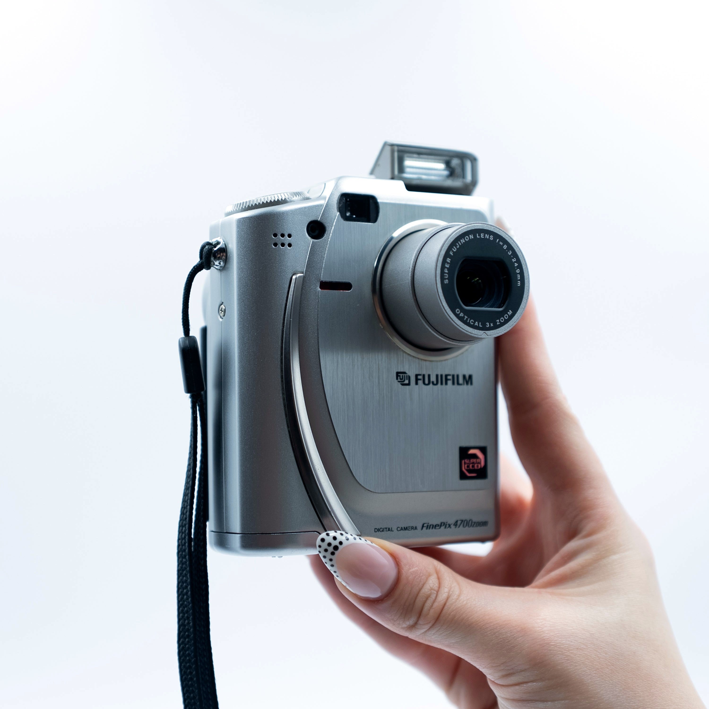 Fujifilm FinePix 4700 Zoom – SuperCCD レトロ デジタル カメラ