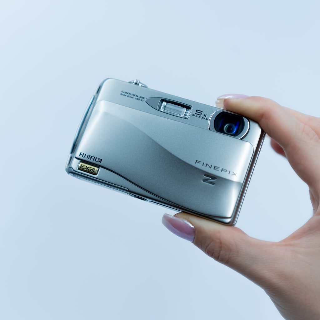 Fujifilm FinePix Z700 EXR arka görünüm | RetroCameraLand