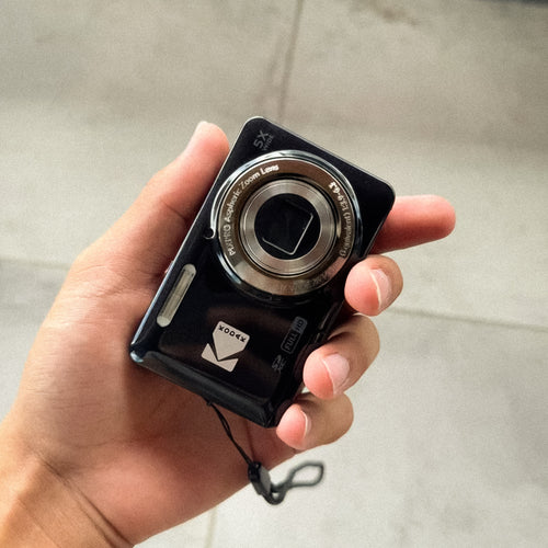 Kodak Pixpro FZ55 ön görünüm | RetroCameraLand