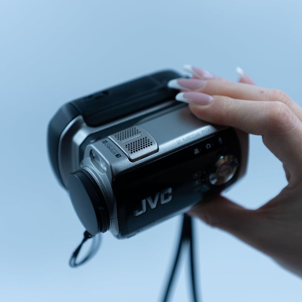 JVC GZ-MC200E kutu içeriği | RetroCameraLand