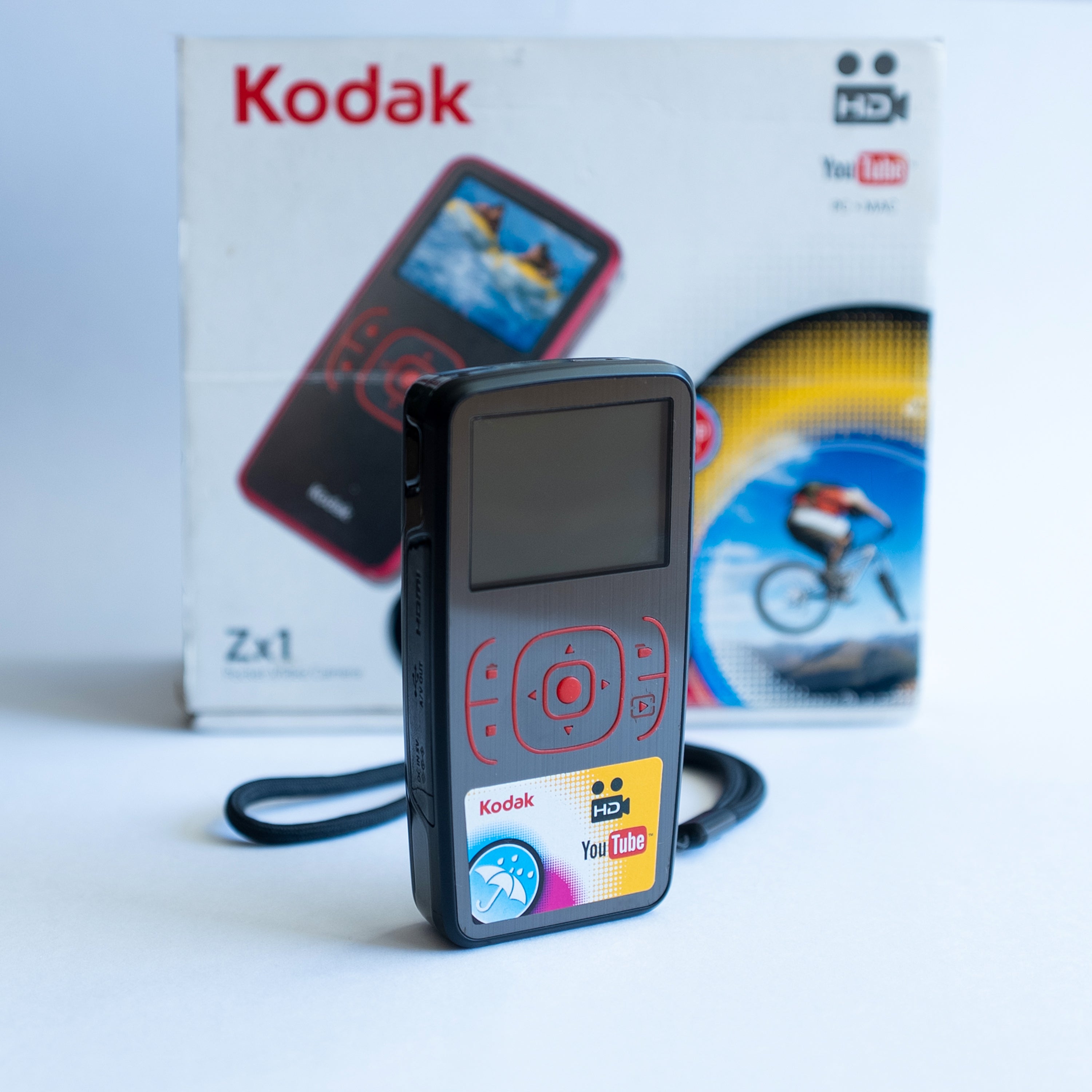 Kodak ZX1 “Weather-Resistant” üst görünüm | RetroCameraLand