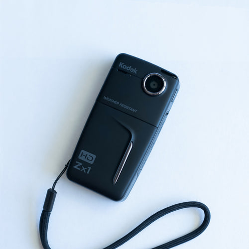 Kodak ZX1 “Weather-Resistant” ön görünüm | RetroCameraLand