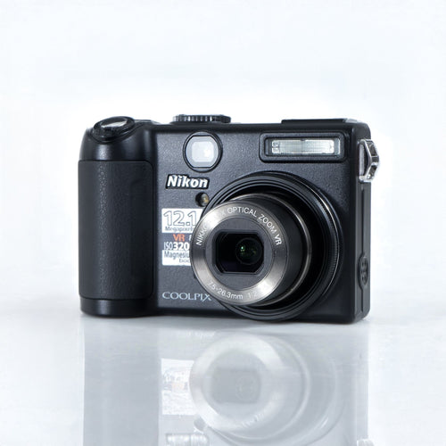 Nikon Coolpix P5100 | Retro Dijital Kamera | RetroCameraLand