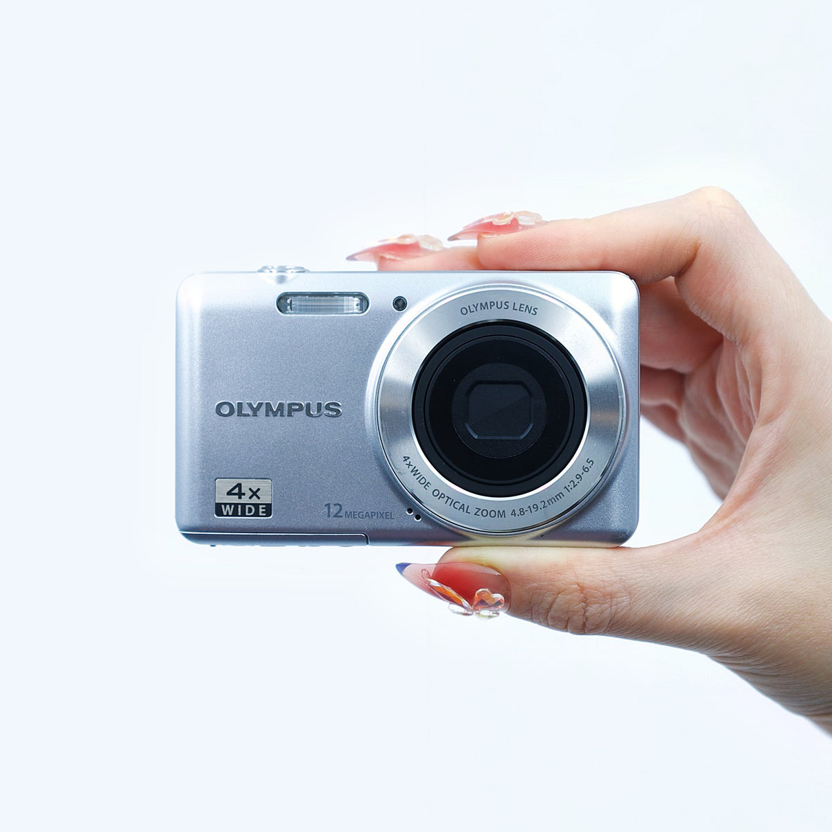 Olympus D-700 - ön görünüm
