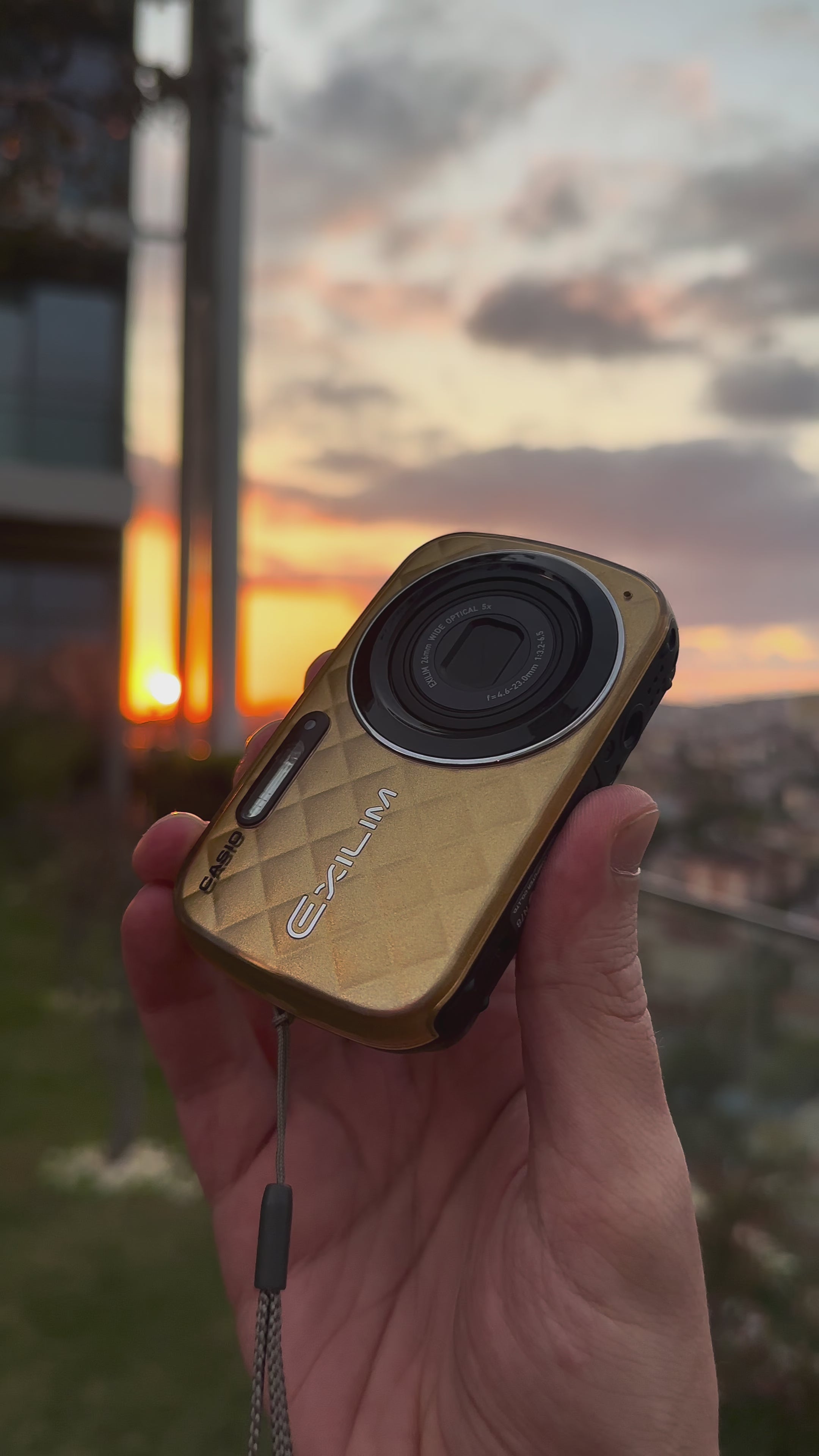 Casio Exilim EX-N10 Gold Edition