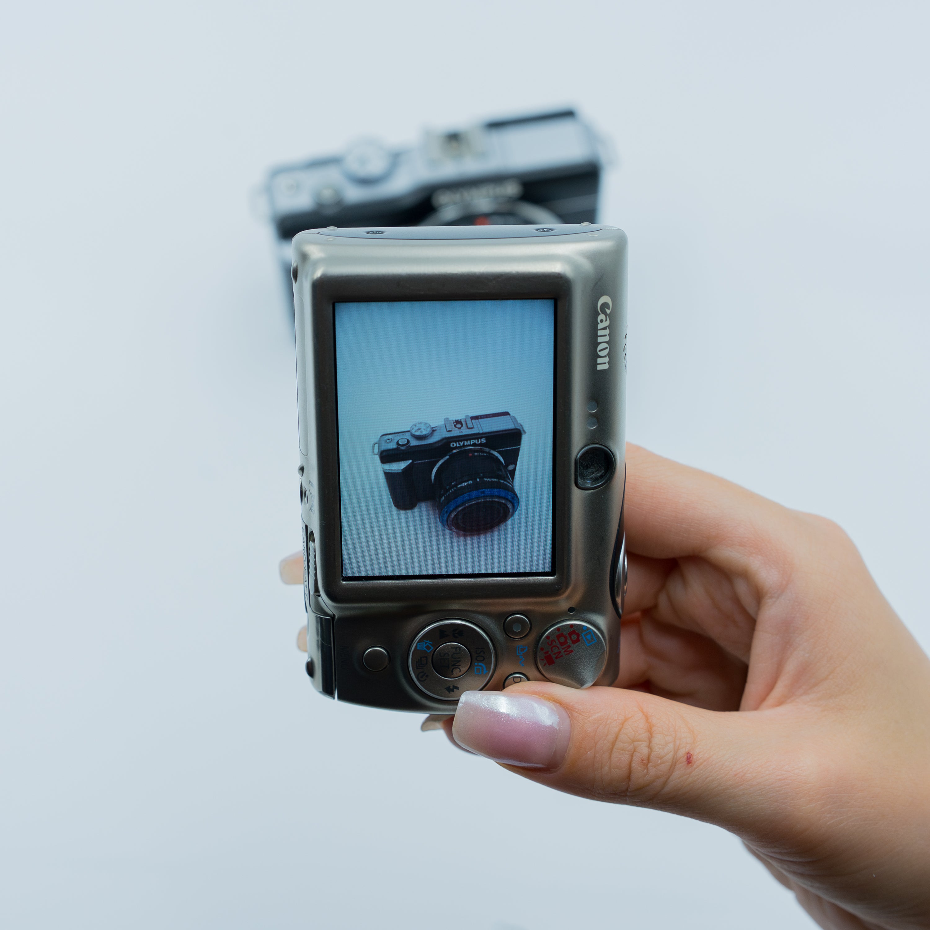 Canon IXY 1000 シルバー Canon IXY 1000 Titanyum 10MP CCD Kamera | RetroCameraLand – Retro