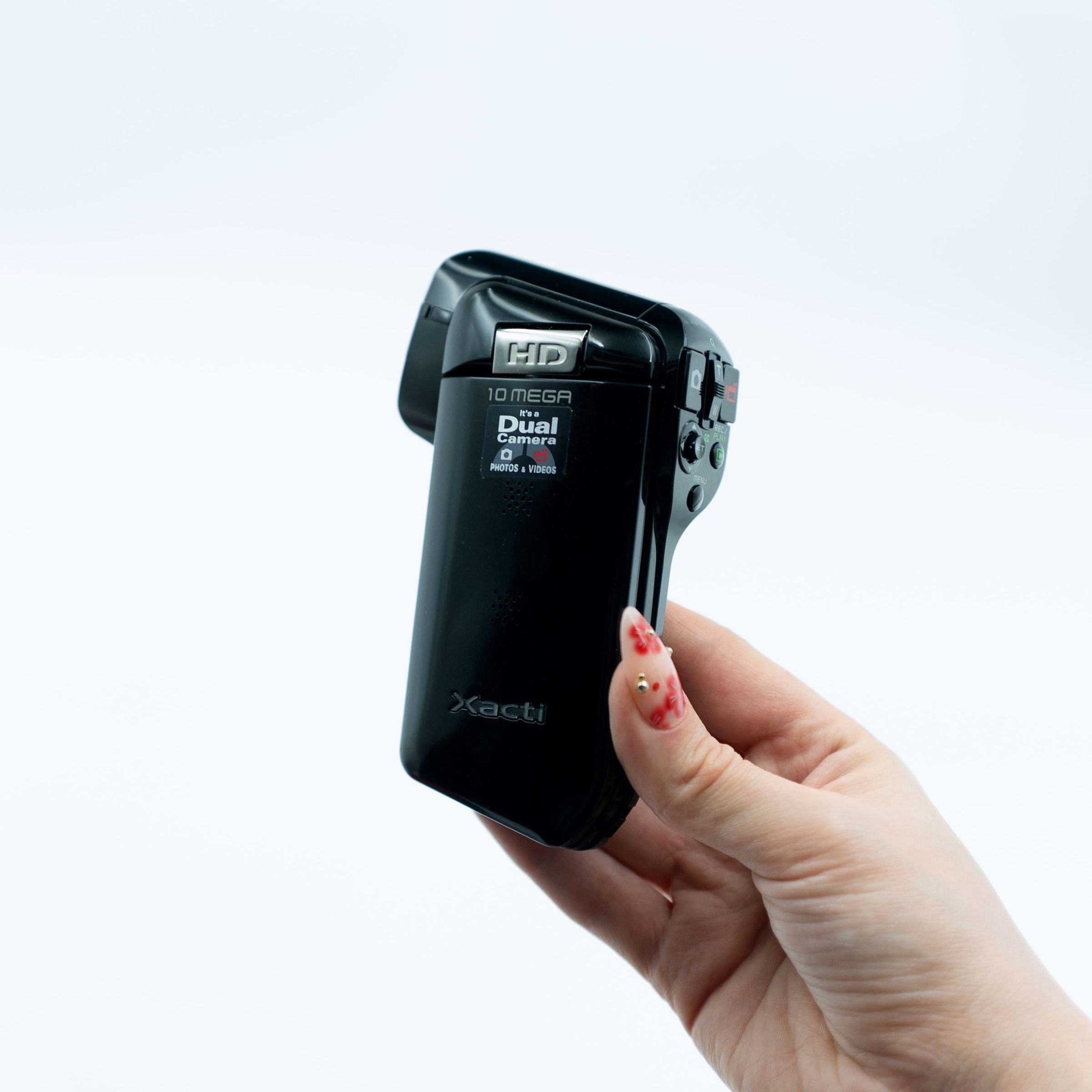 Sanyo Xacti CG-10 Retro Digital Camera – Retro Camera Land